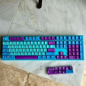 Frozen llama Ducky mechanical keyboards TTC bluish white